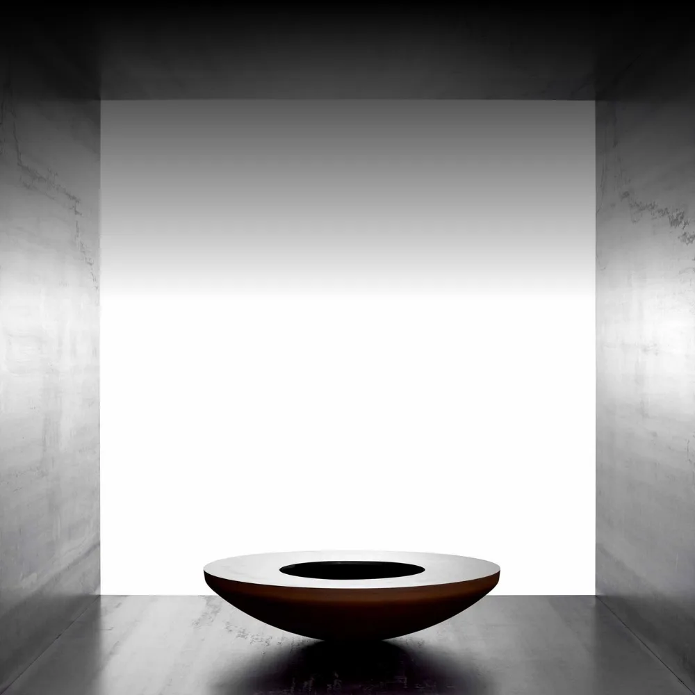 Feuerring D100, artisanal steel cooking ring around a central hearth