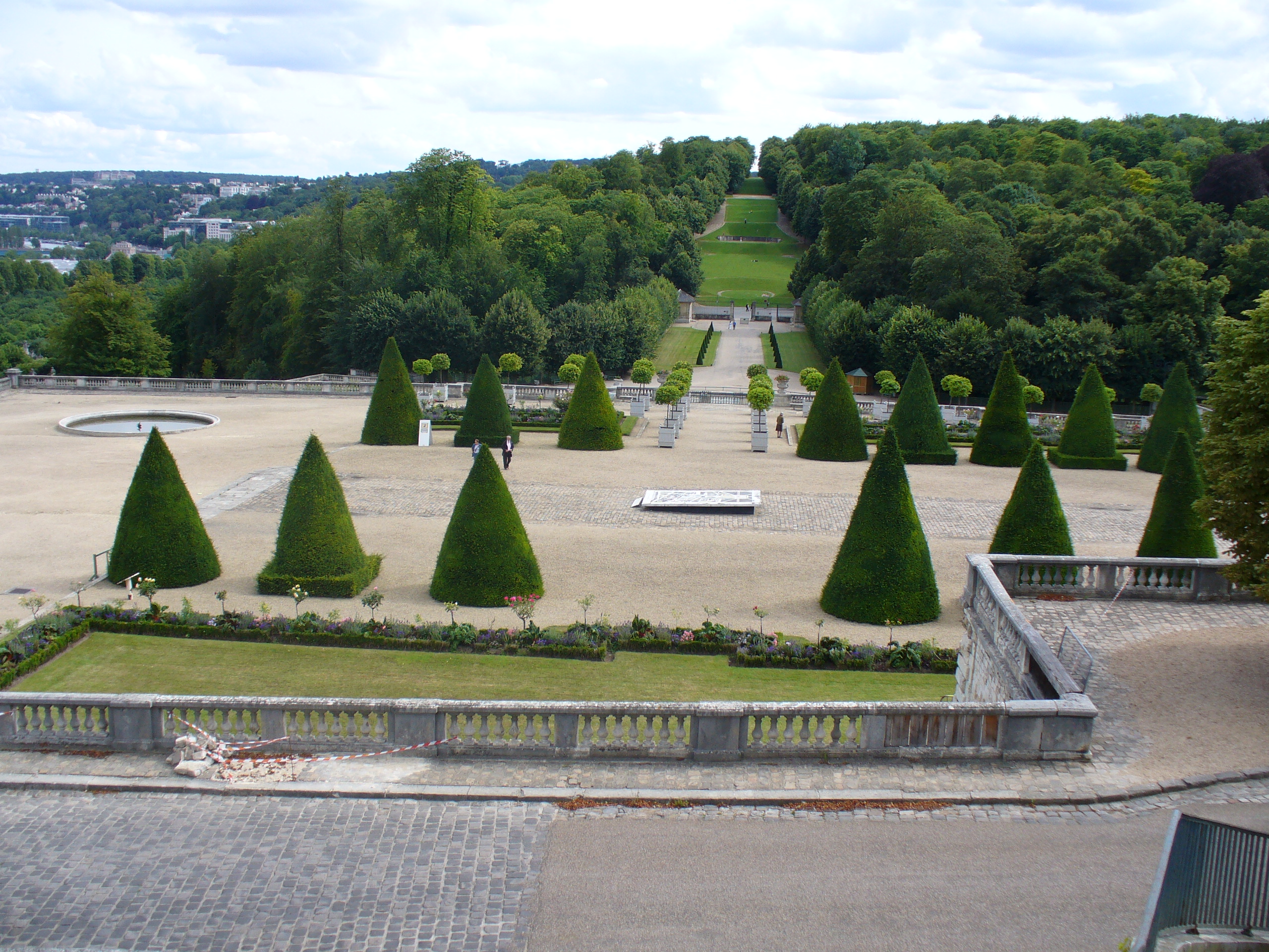 Vue du parc de Saint-Cloud dominant la Seine, cadre patrimonial qui structure le marché immobilier neuf de la commune